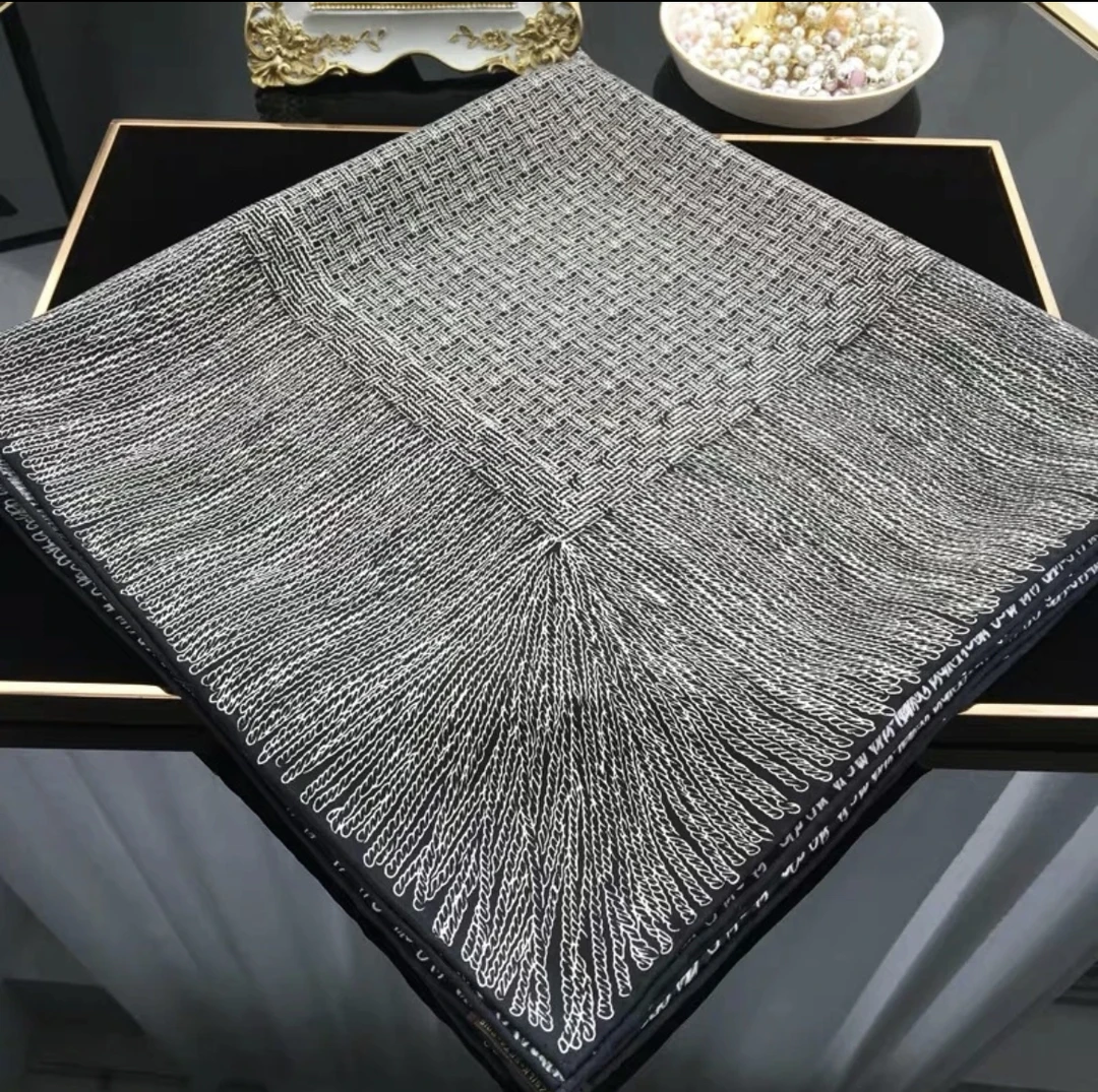 2025气质春秋百搭气质知性风方巾薄款外搭丽锦缎时尚丝巾