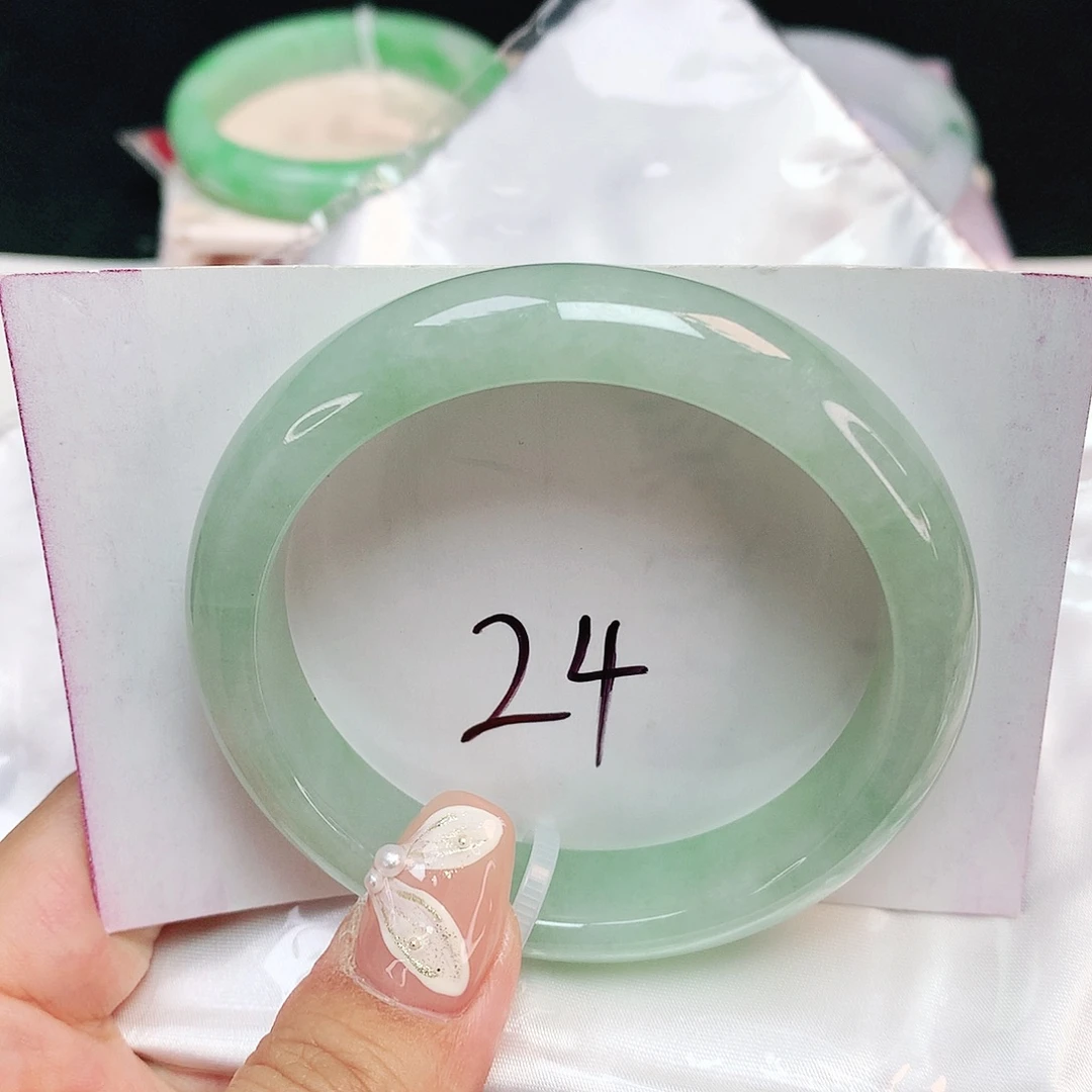 翡翠未镶嵌手镯正圈53.6
