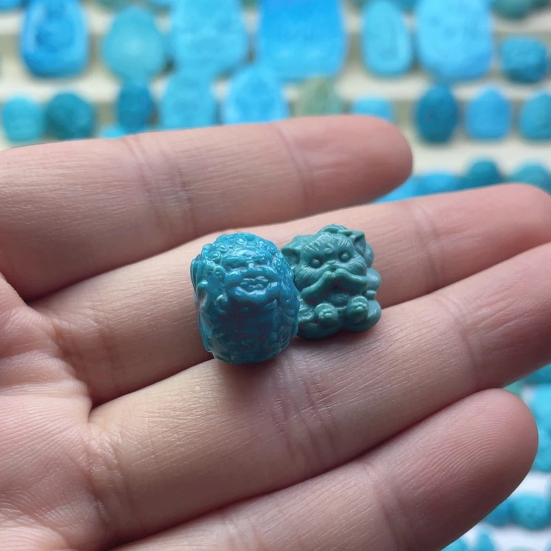 绿松石未镶嵌天然原矿绿松石雕刻件