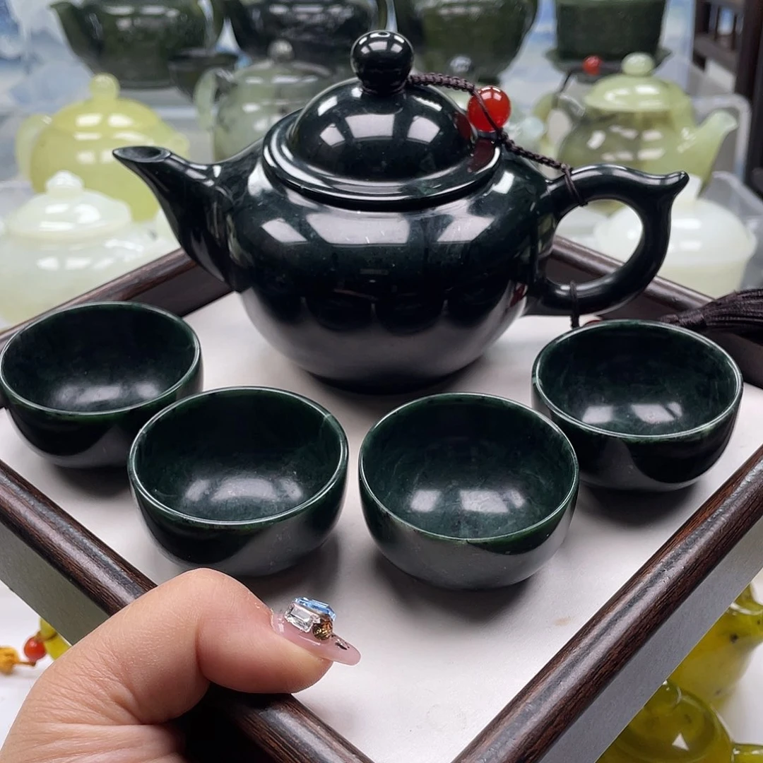 蛇纹石玉未镶嵌壶