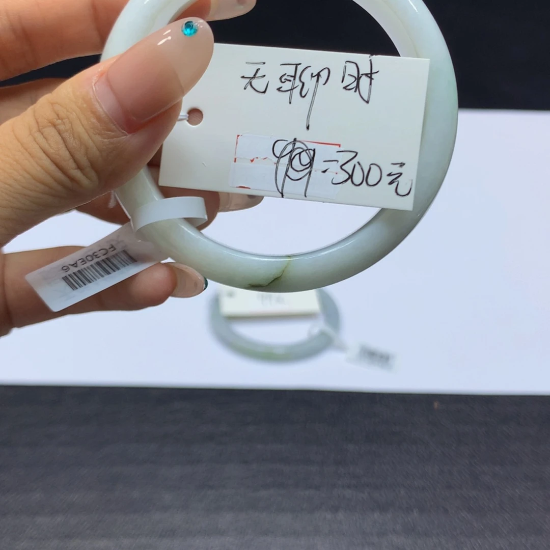 翡翠手镯未镶嵌无****事11