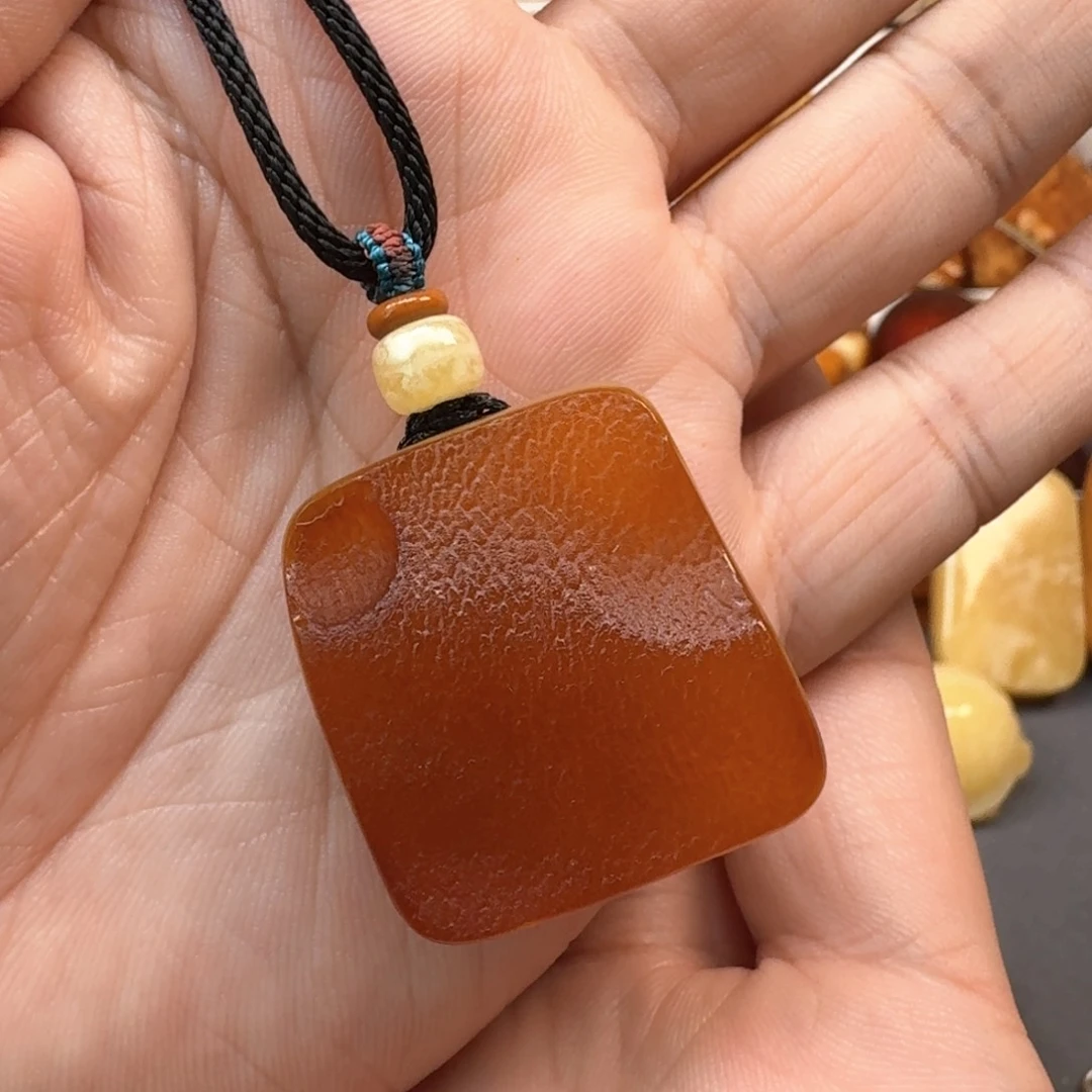 未镶嵌颈饰琥珀蜜蜡