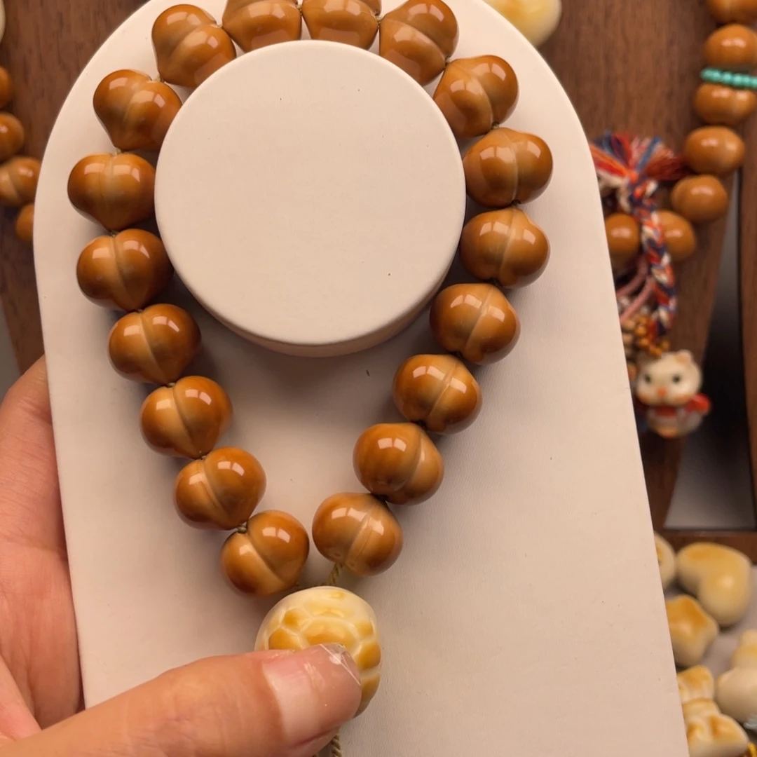 R***e吊坠猴头核桃全品无暇毕业级爱心屁桃15.8尺寸