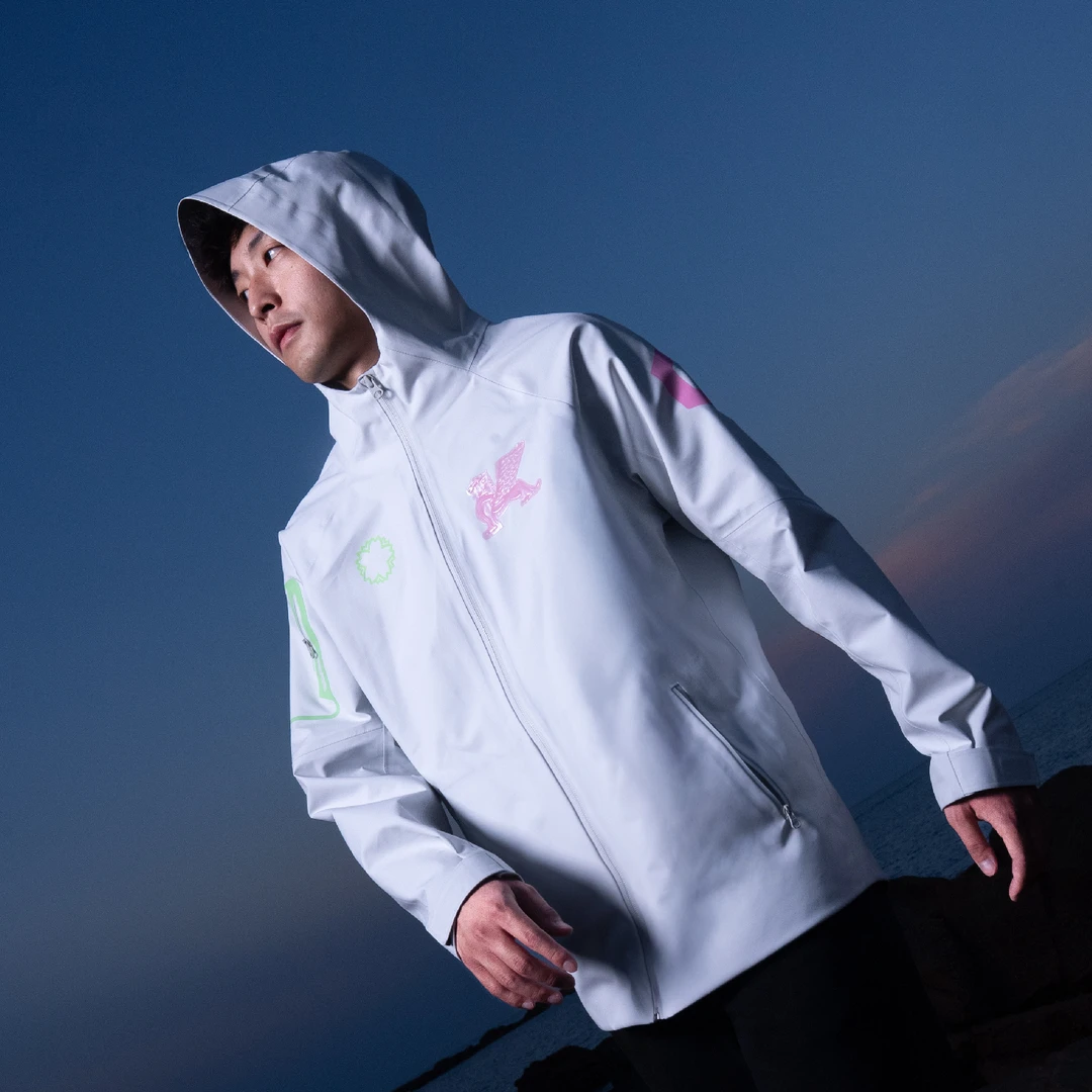 GOINTO上阵工业三菱飞狮樱沁雪足球硬壳冲锋衣