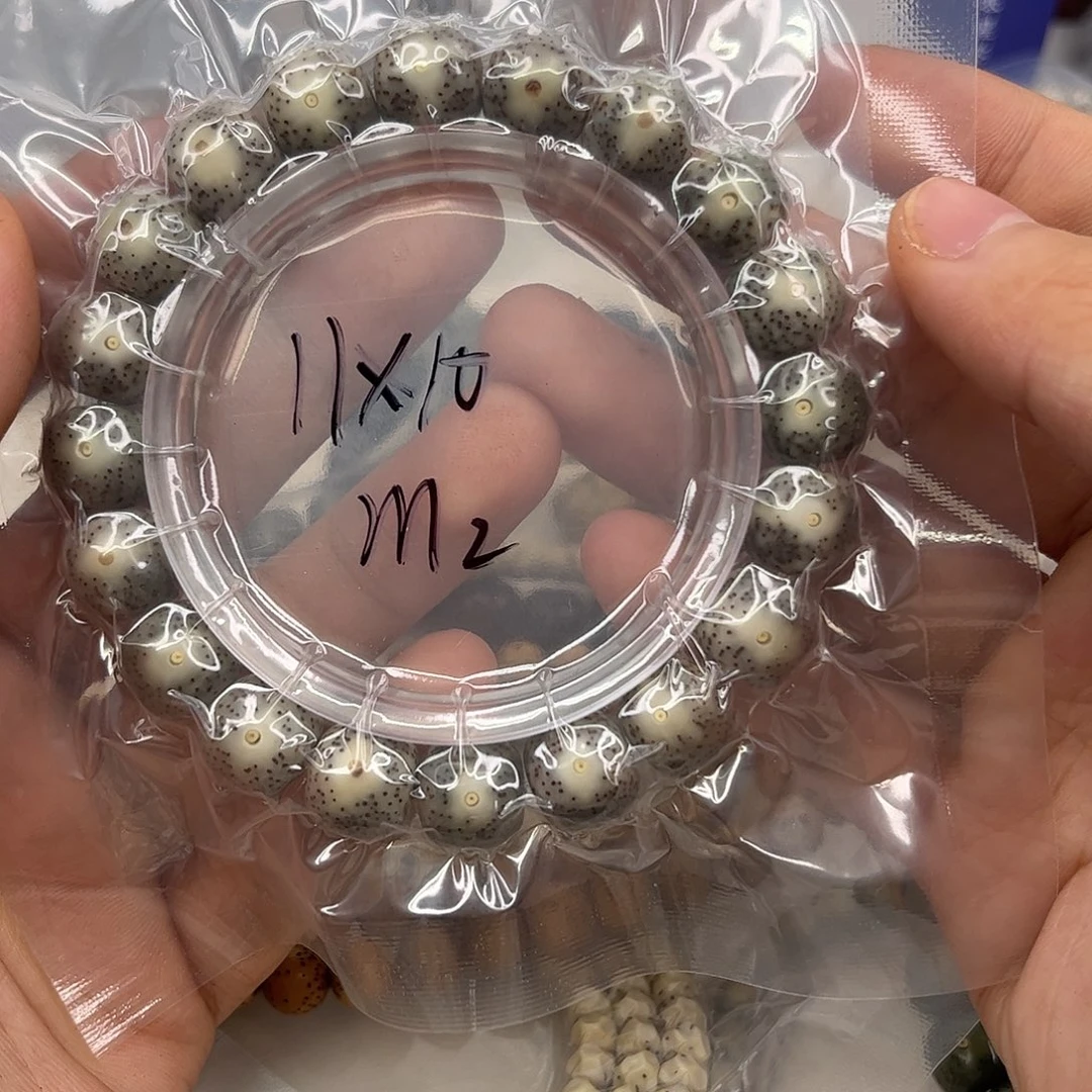 吊坠星月菩提m2。