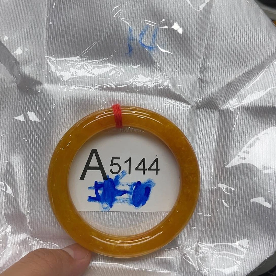翡翠手镯未镶嵌默认瑕疵