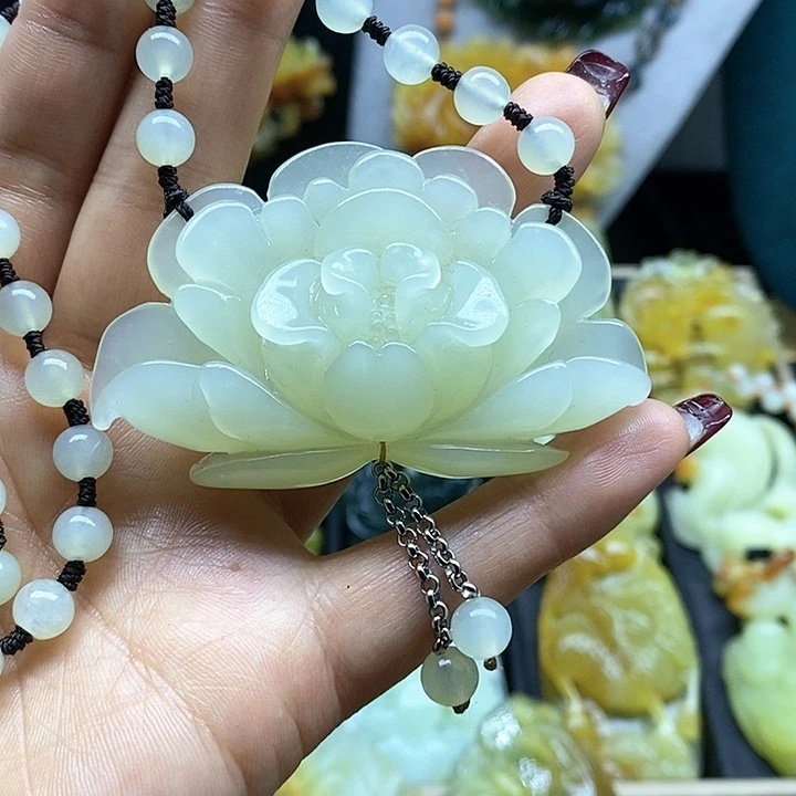 蛇纹石玉挂件未镶嵌