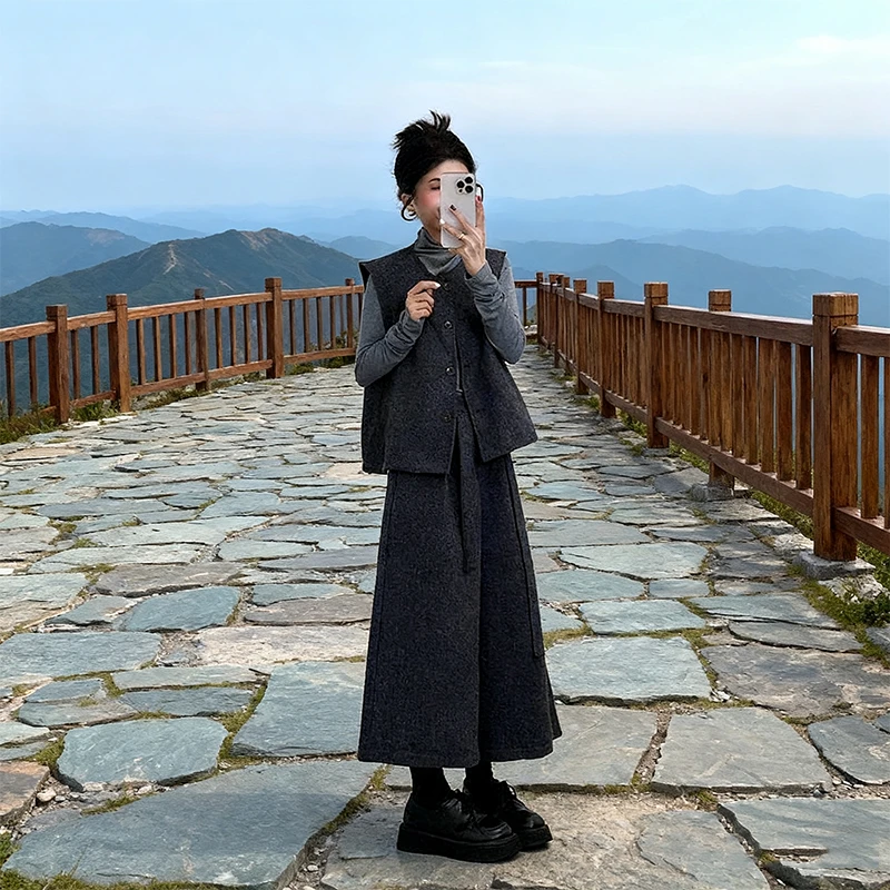 超火秋季新款法式小香风马甲上衣内搭长袖打底衫阔腿裤气质三件套