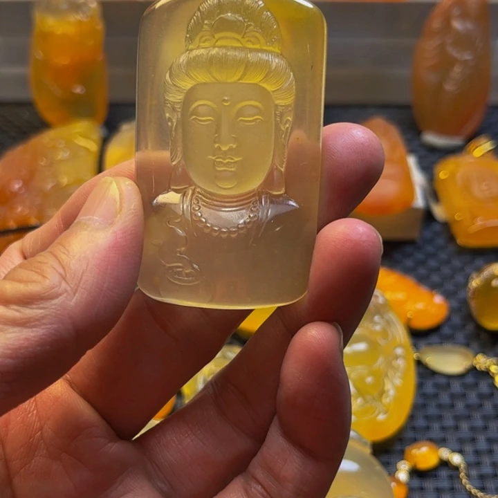 北***东未镶嵌旦面石英质玉