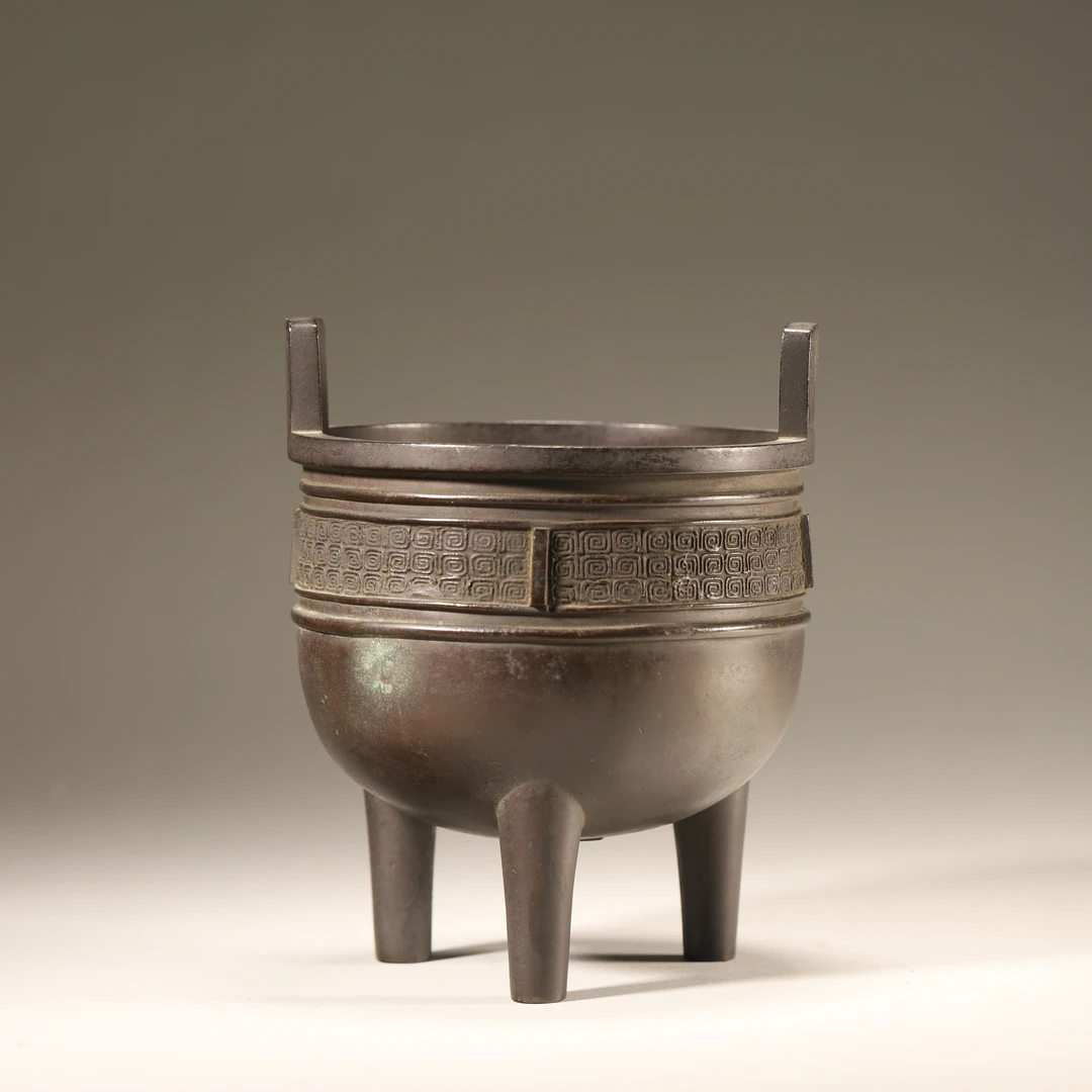 Lot14明代 铭文回纹铜鼎