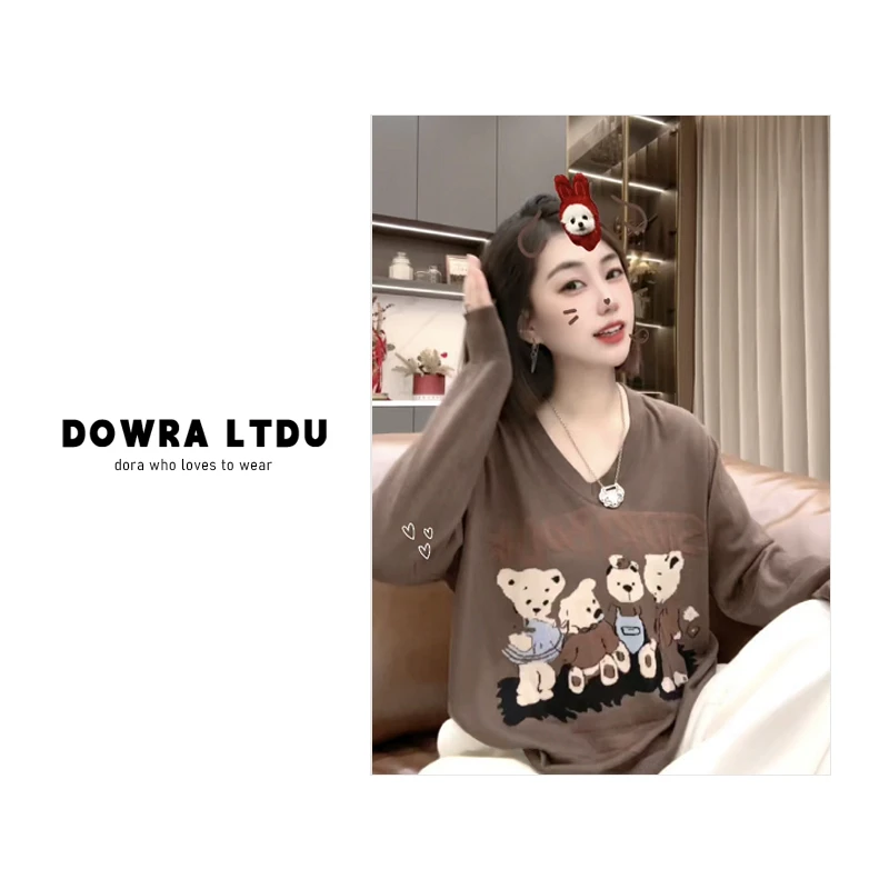朵拉【小熊一家】2025年秋季新款V领卡通长袖百搭T恤女潮18-09959