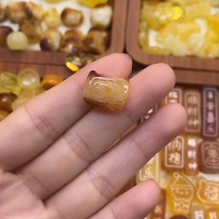 橄榄核吊坠电视机107