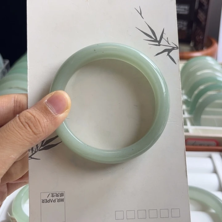 未镶嵌手镯石英质玉