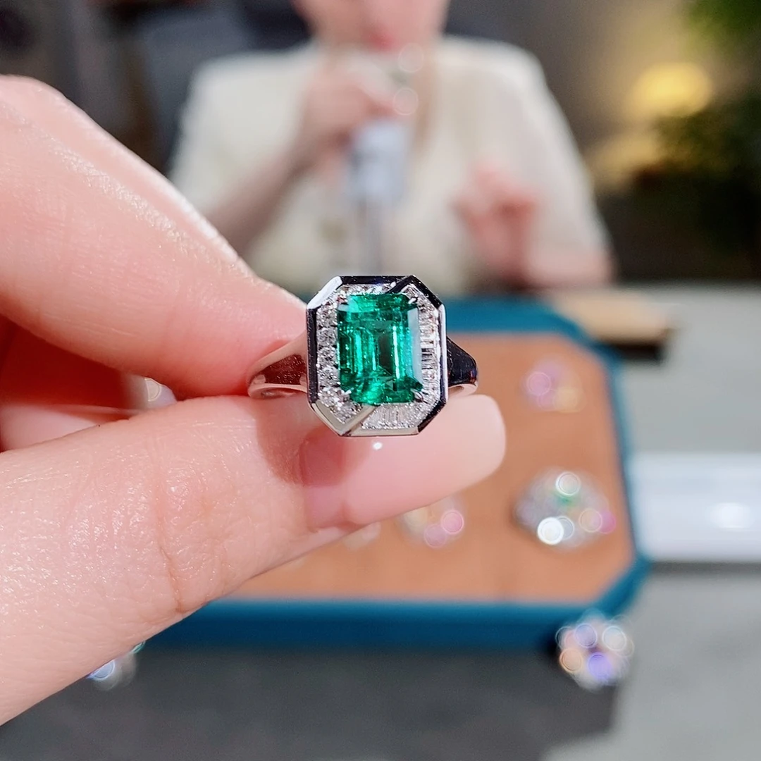 祖母绿戒指18K金镶嵌1.75ct