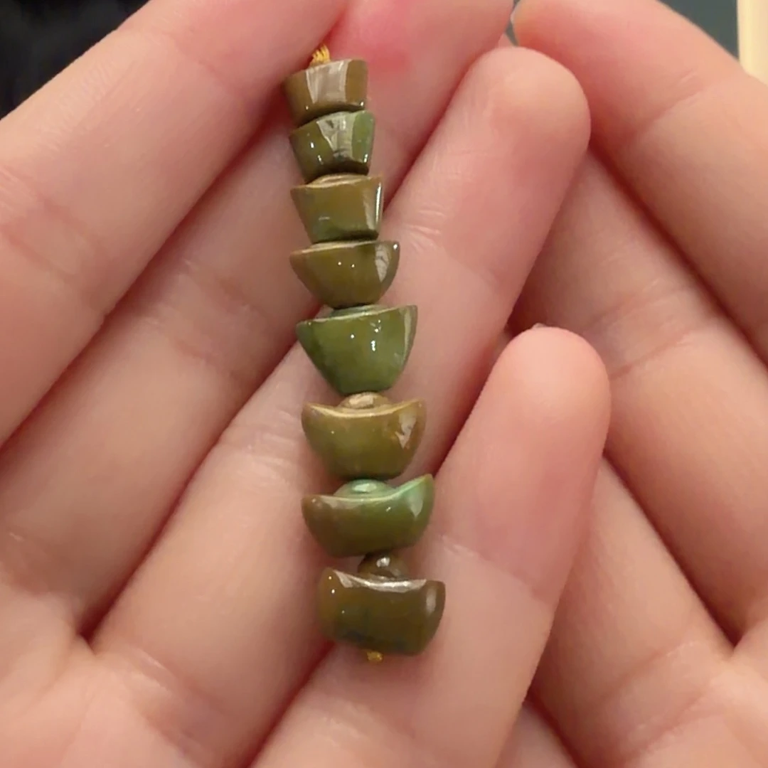 绿松石未镶嵌颈饰