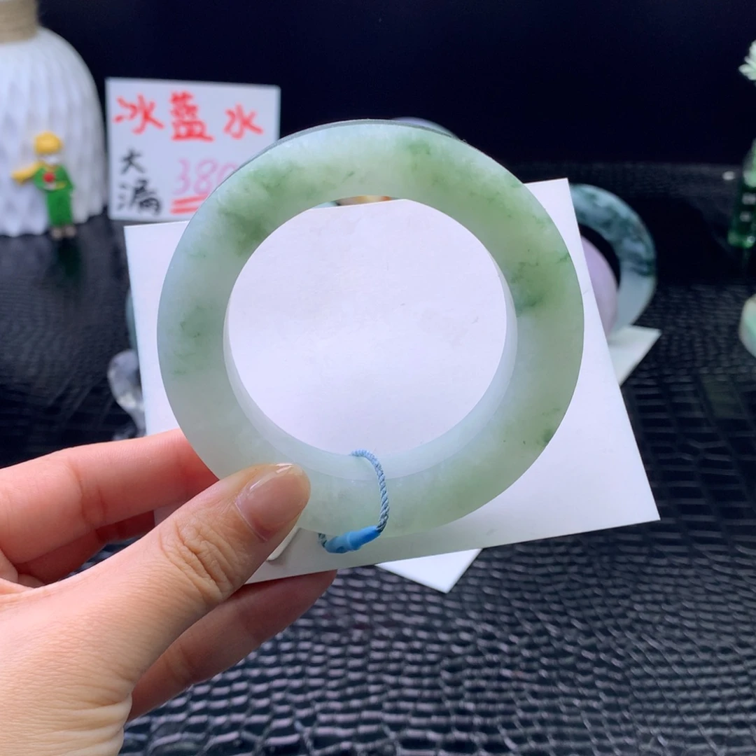 定制翡翠未镶嵌手镯