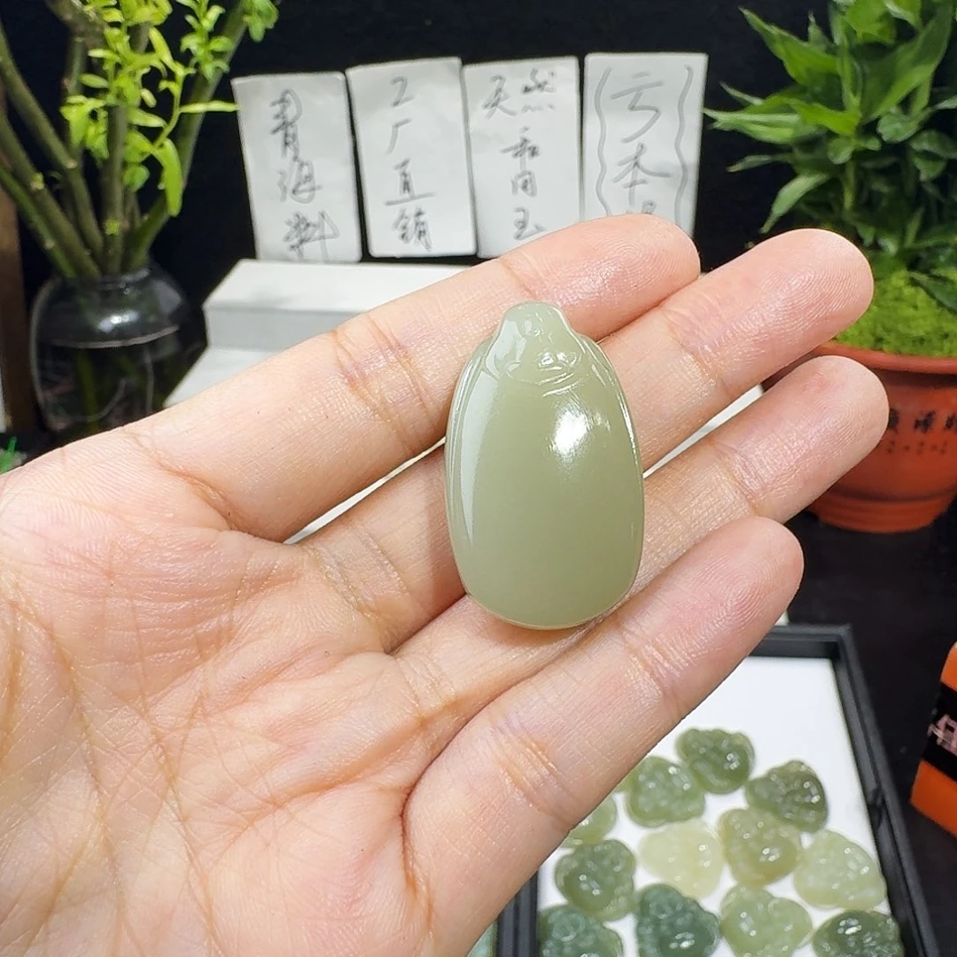 简***福和田玉未镶嵌颈饰