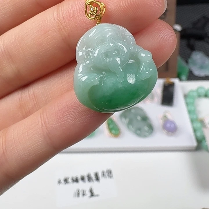 翡翠18K金镶嵌颈饰