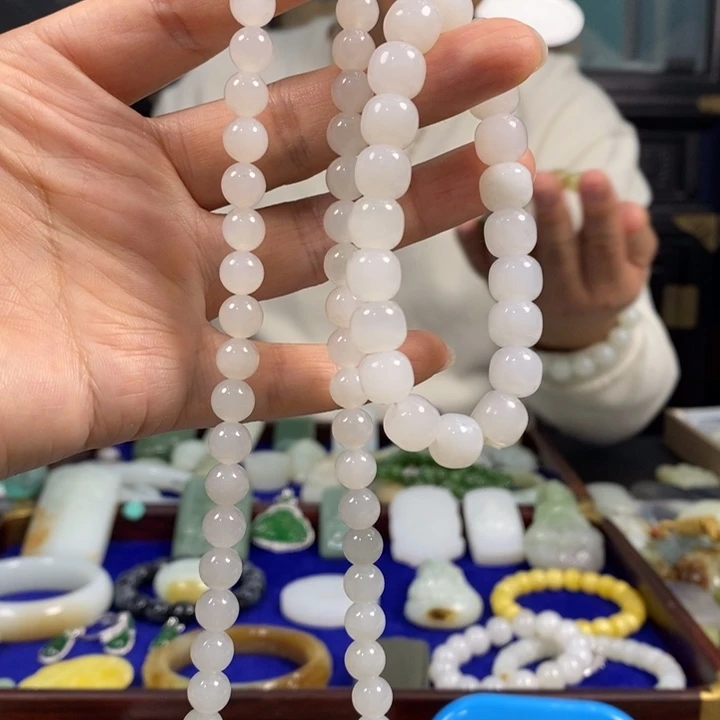 鸿***禧和田玉未镶嵌颈饰