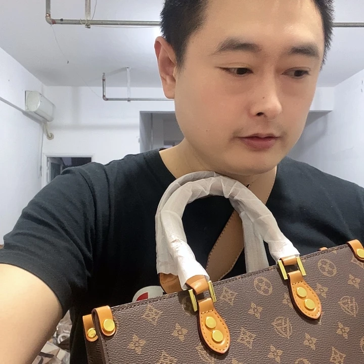 黄牛皮（革）鳄鱼皮（革）犏牛皮（革）