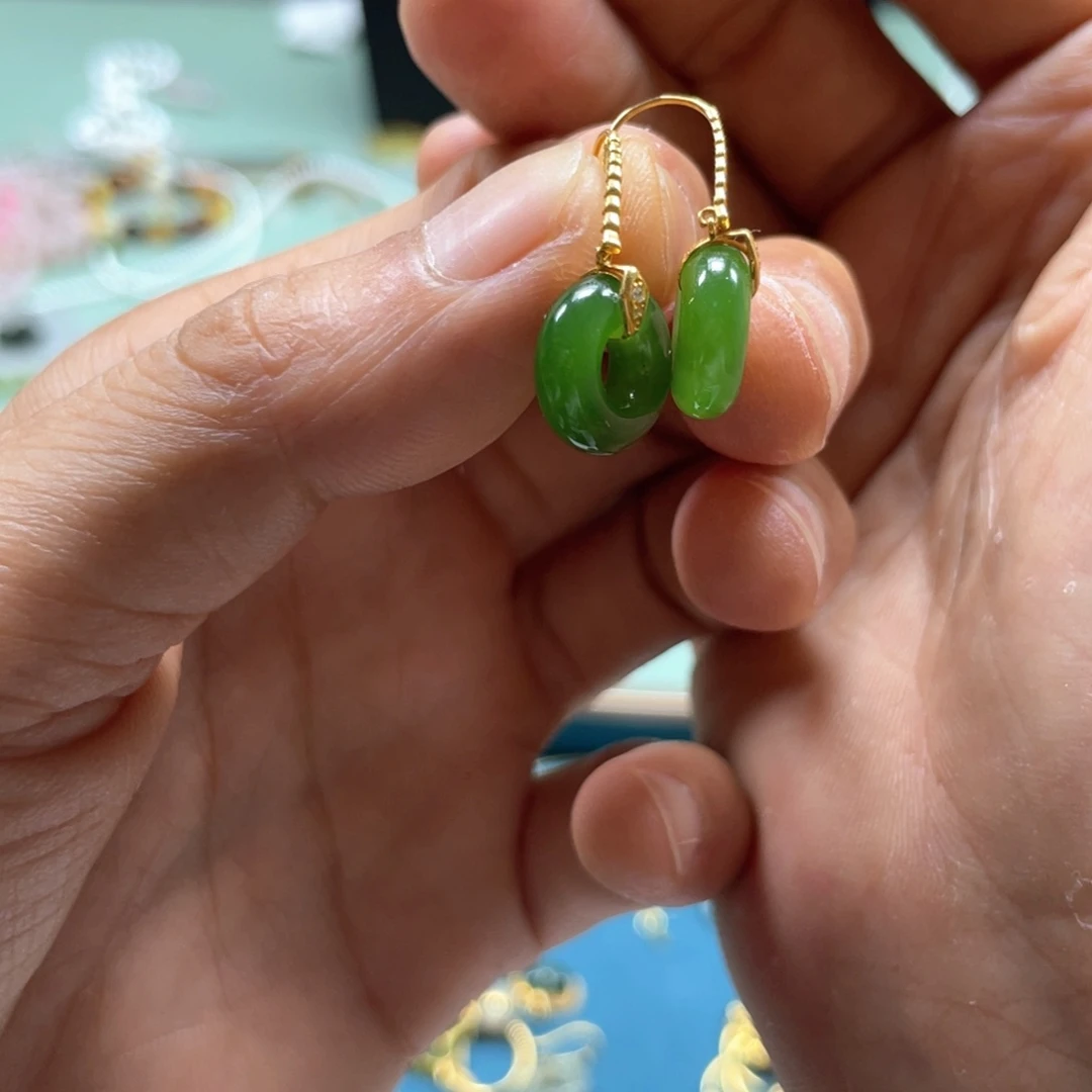 和田玉18K金镶嵌颈饰