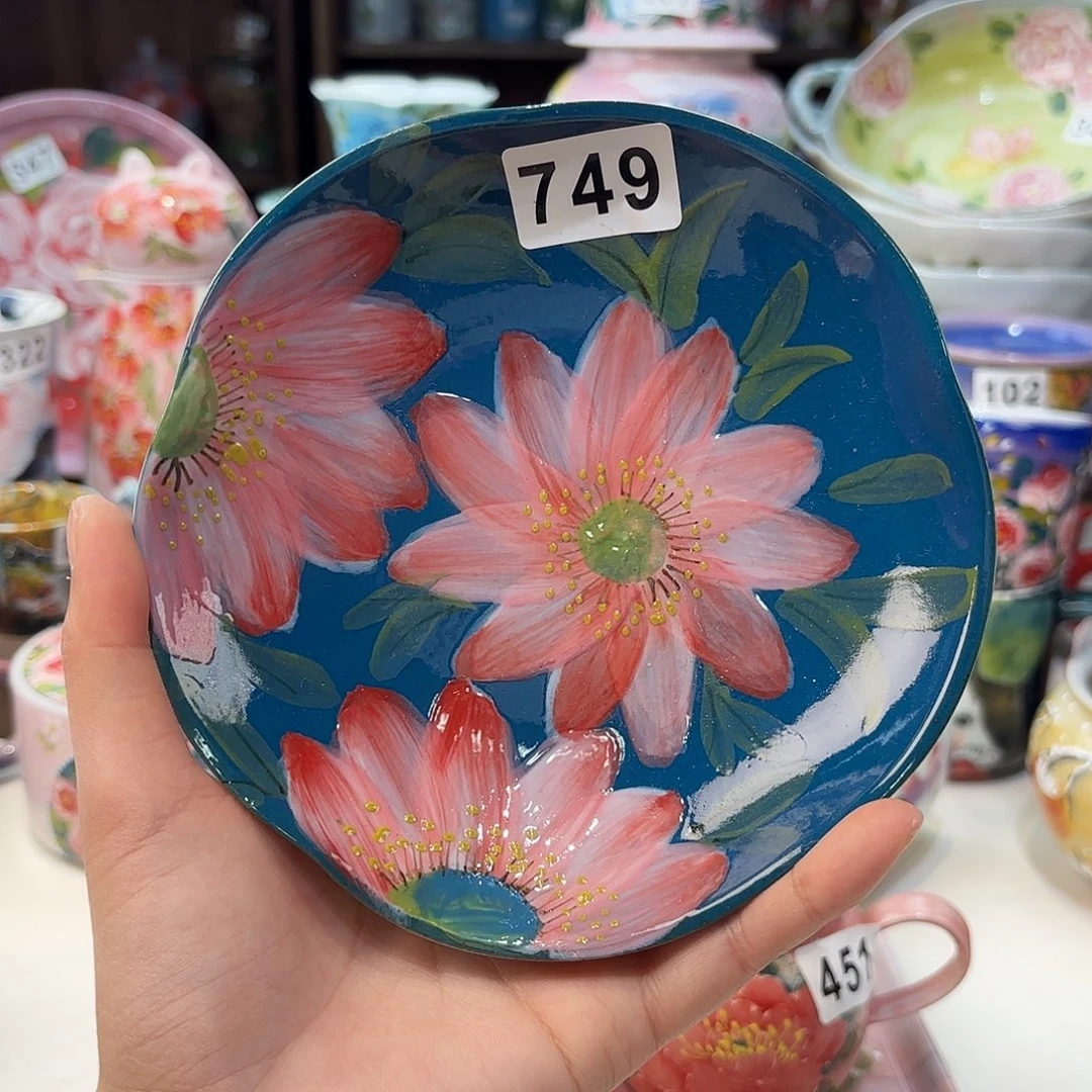 瓷片兔兔好漂亮e e l k l k l k lv