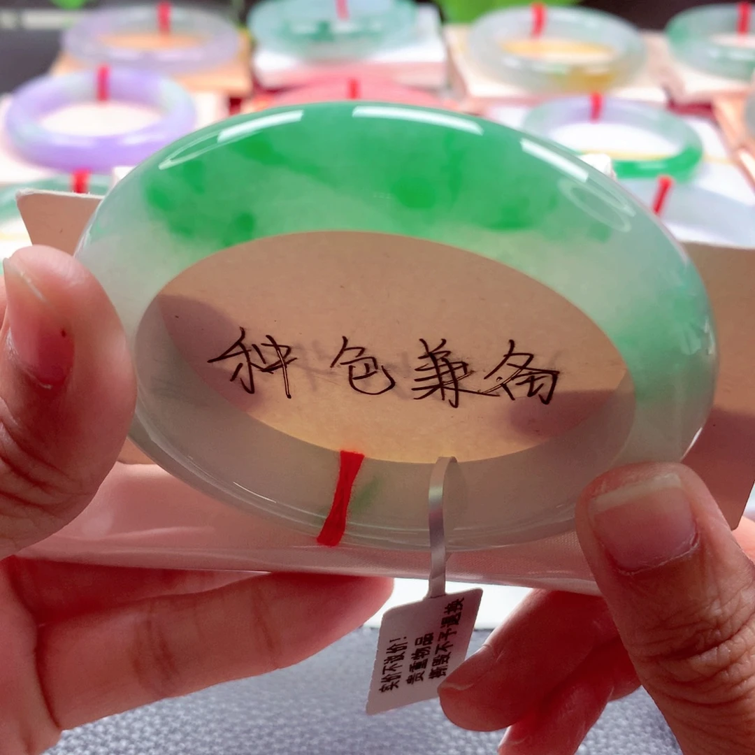 翡翠未镶嵌手镯56.2起胶飘阳绿白底青完美毕业品质A