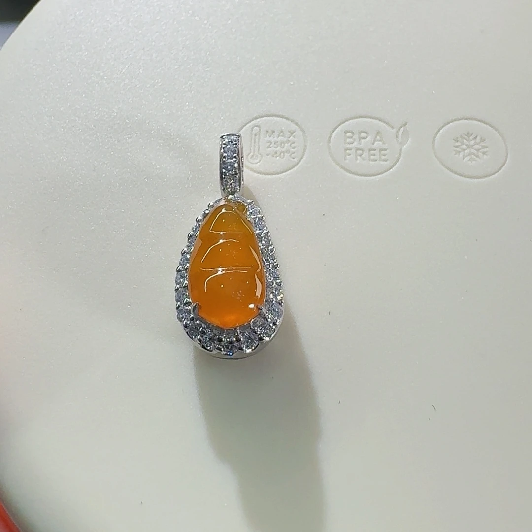 翡翠颈饰18K金镶嵌豆子