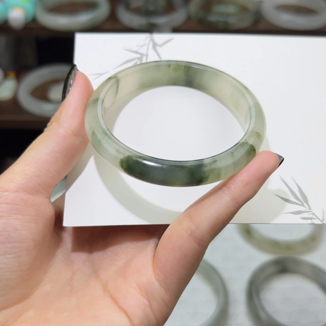 石英质玉（天山翠）未镶嵌手镯54.8圈口