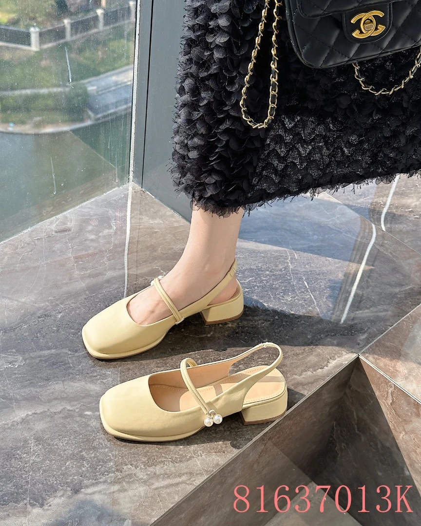 TALIA/特丽雅百搭夏季复古法式粗跟平底方头时装凉鞋81637013K