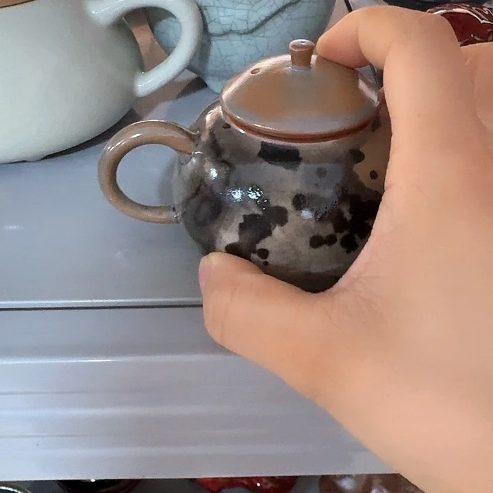 主人杯一个，瓷。。品茗