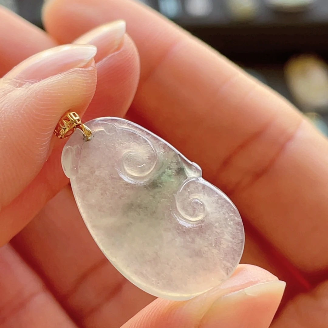 翡翠颈饰18K金镶嵌如意