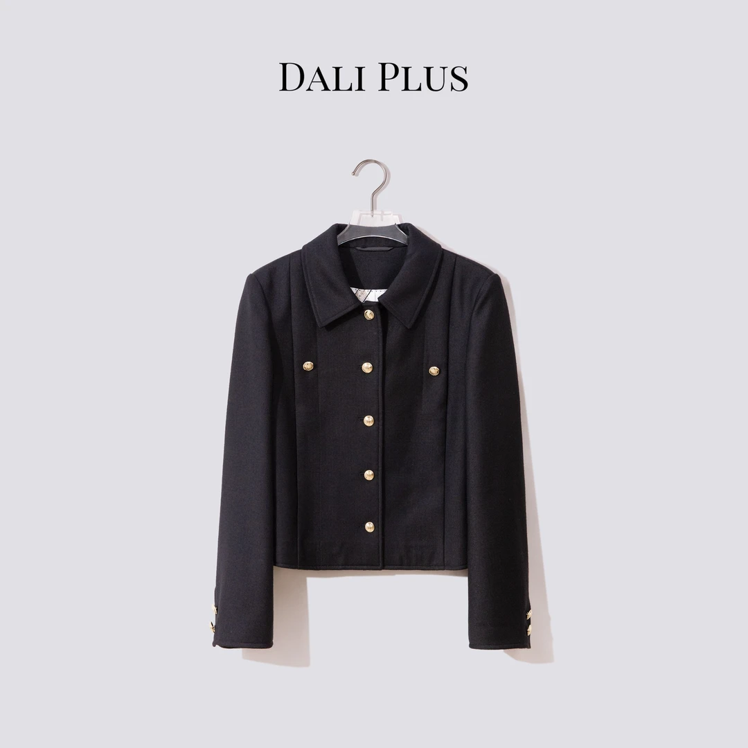 DALI PLUS高定版 黑色纽扣开合短款长袖呢外套-D5TY0108