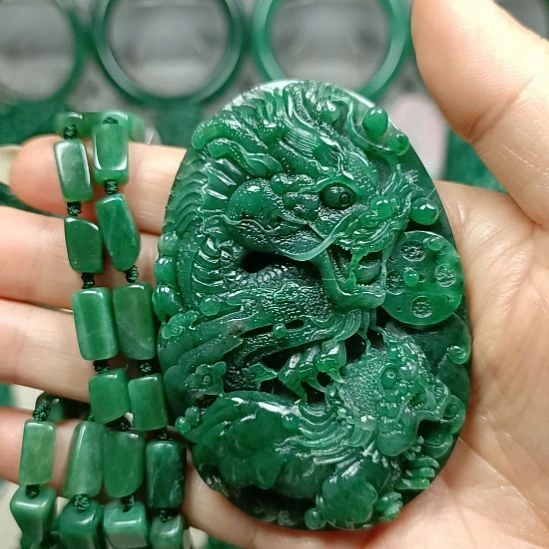 独山玉未镶嵌龙行天下