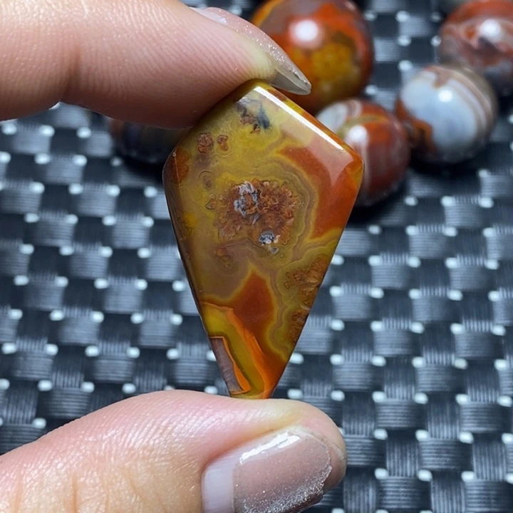 玛瑙/玉髓颈饰未镶嵌十**，