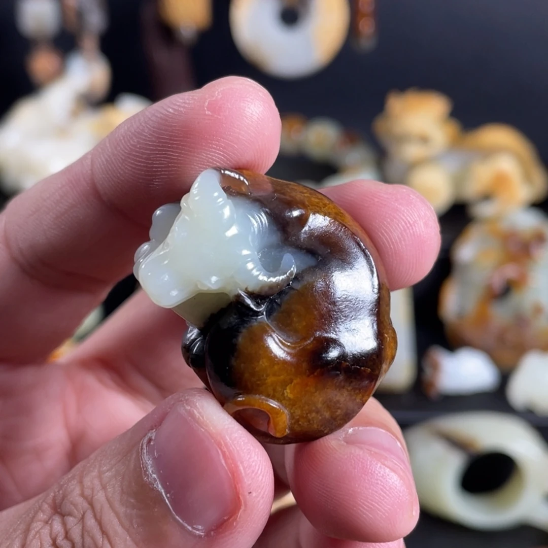 明***和田玉未镶嵌颈饰