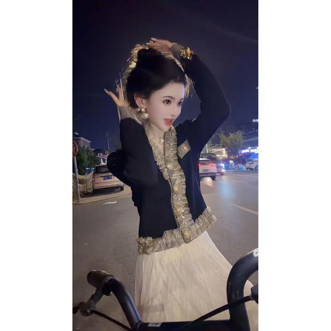 【薇恩COCO】2025秋季新款轻奢毛衣时尚修身长袖针织衫开衫扣上衣女