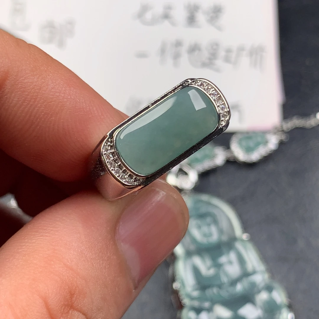 翡翠未镶嵌颈饰马鞍戒指