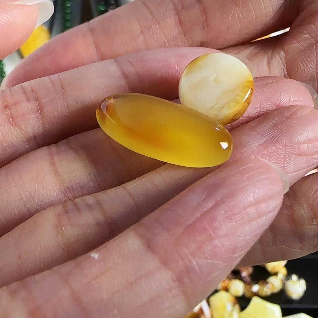 蜜蜡未镶嵌颈饰小水滴和小扣子
