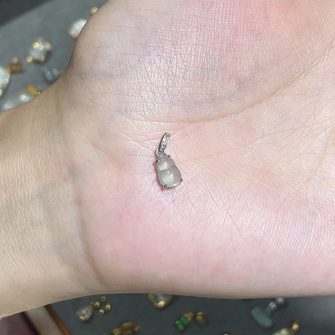 翡翠18K金镶嵌颈饰翡翠