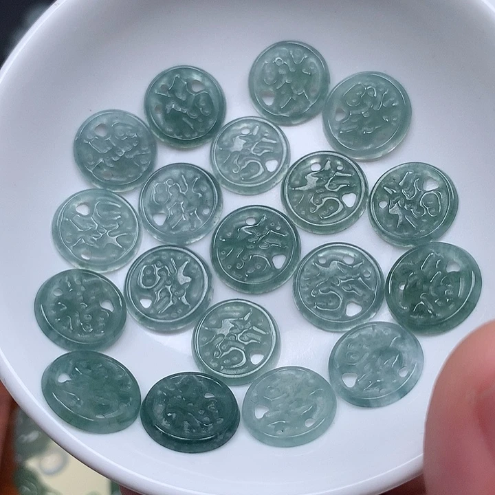 翡翠未镶嵌颈饰翡翠首饰