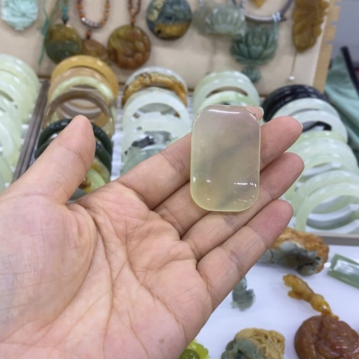 岫玉未镶嵌手镯（圆镯）