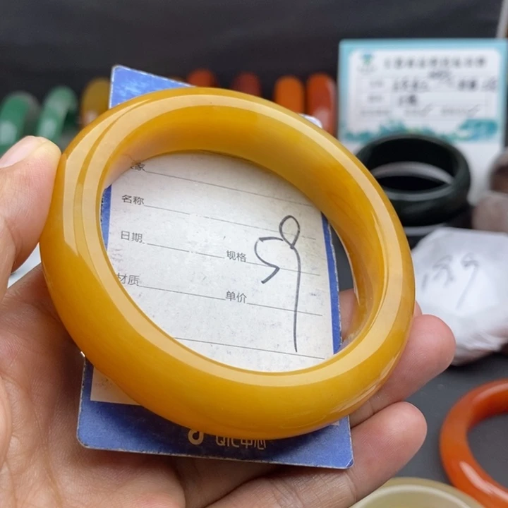 未镶嵌手镯石英质玉