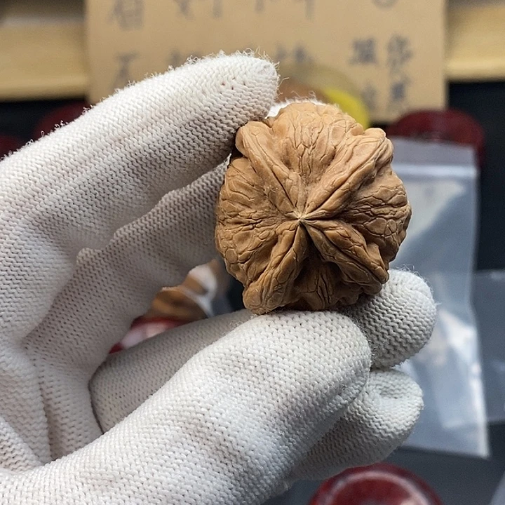 是***辰文玩核桃吊坠瑕疵不退不换