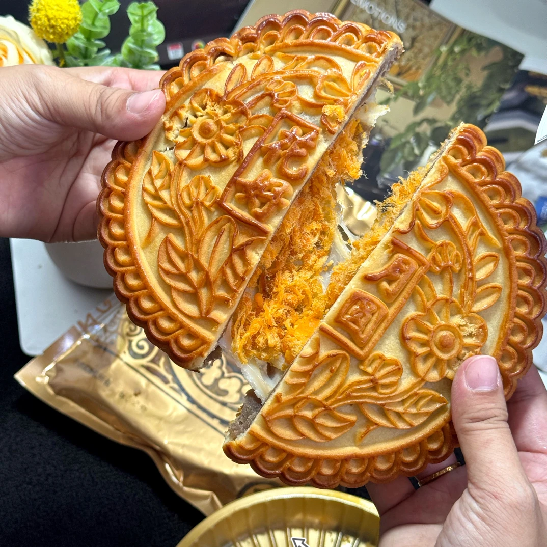 潮汕红豆拉丝麻薯肉松咸蛋黄大月饼网红中秋零食