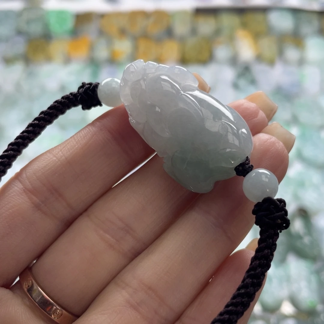 翡翠未镶嵌颈饰貔貅