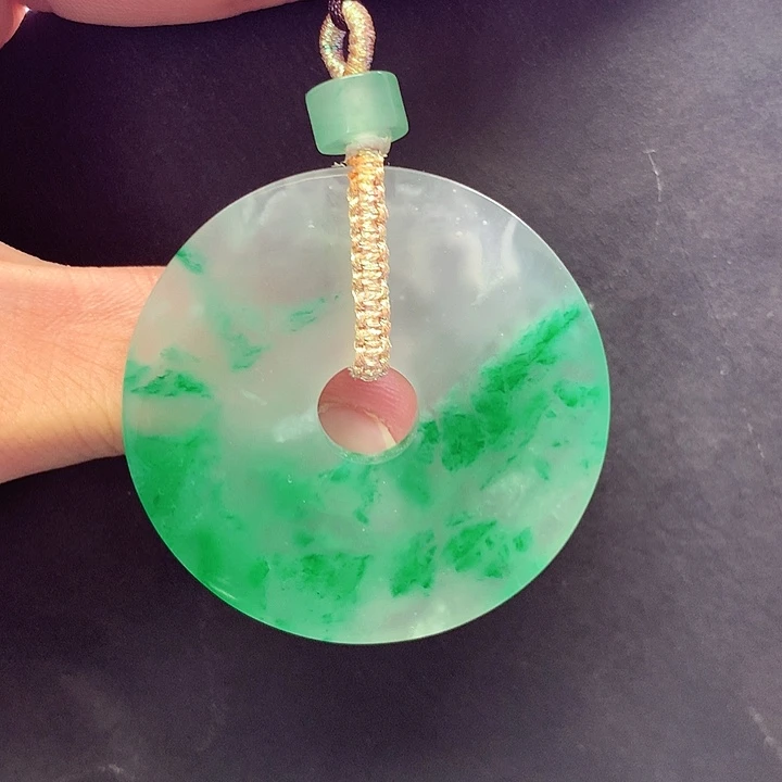 石英质玉未镶嵌颈饰