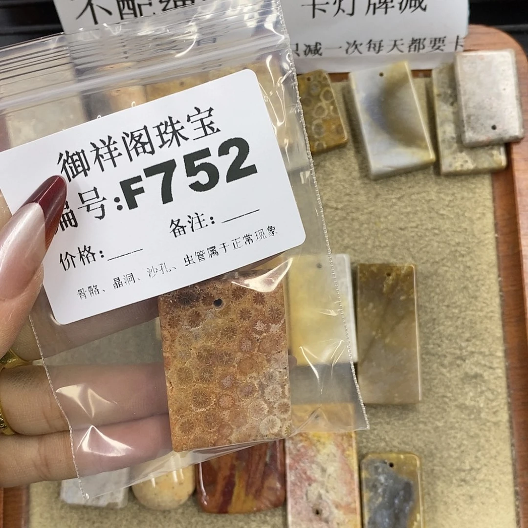 石英质玉吊坠(不含链)足银镀金镶嵌莫**樂