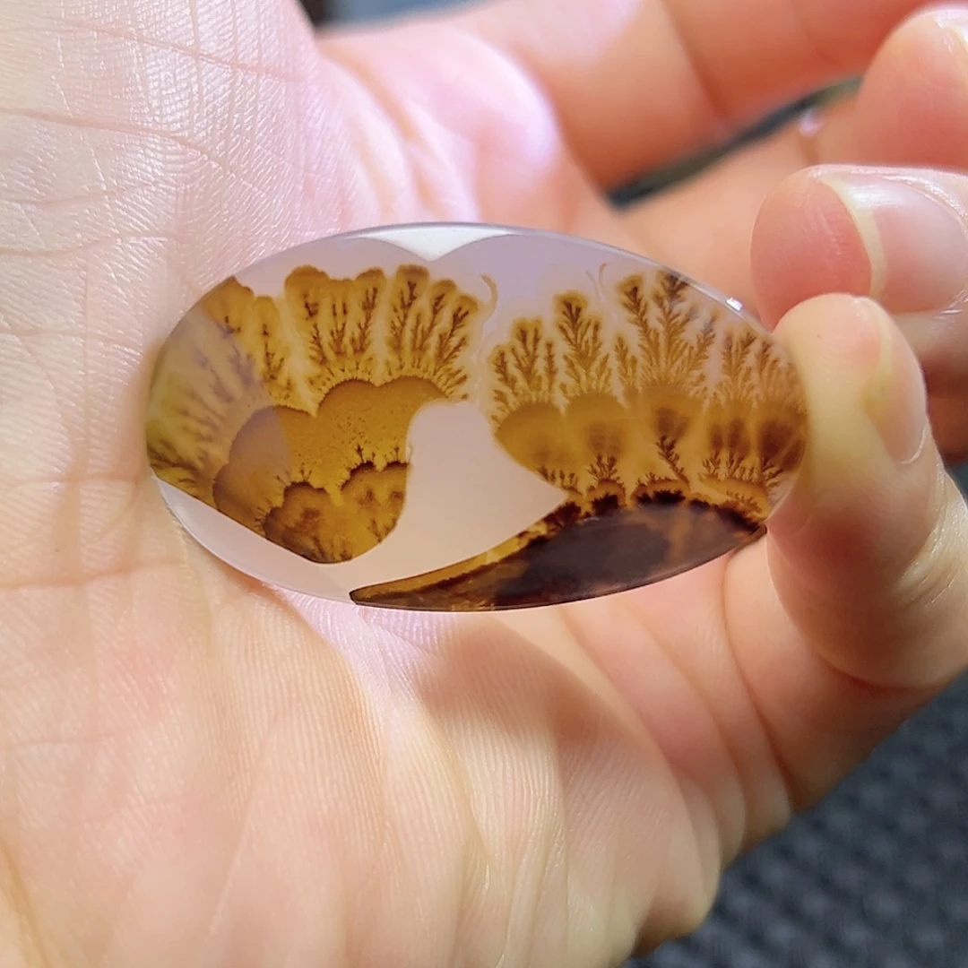 如***戏玛瑙/玉髓未镶嵌珠宝半成品