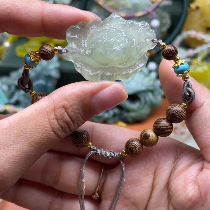 蛇纹石玉未镶嵌吊坠